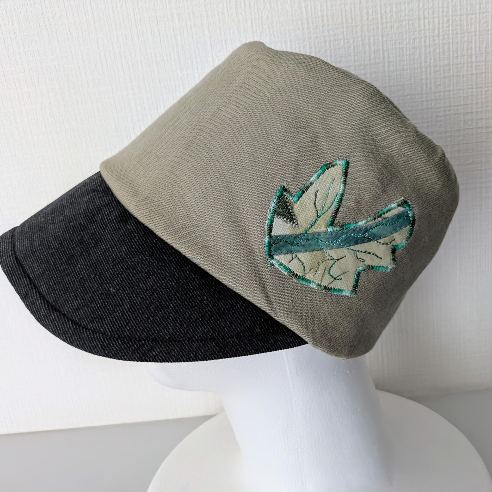 【葉っぱのアップリケがポイント】コットンキャスケット帽〜カーキー＆ブラック