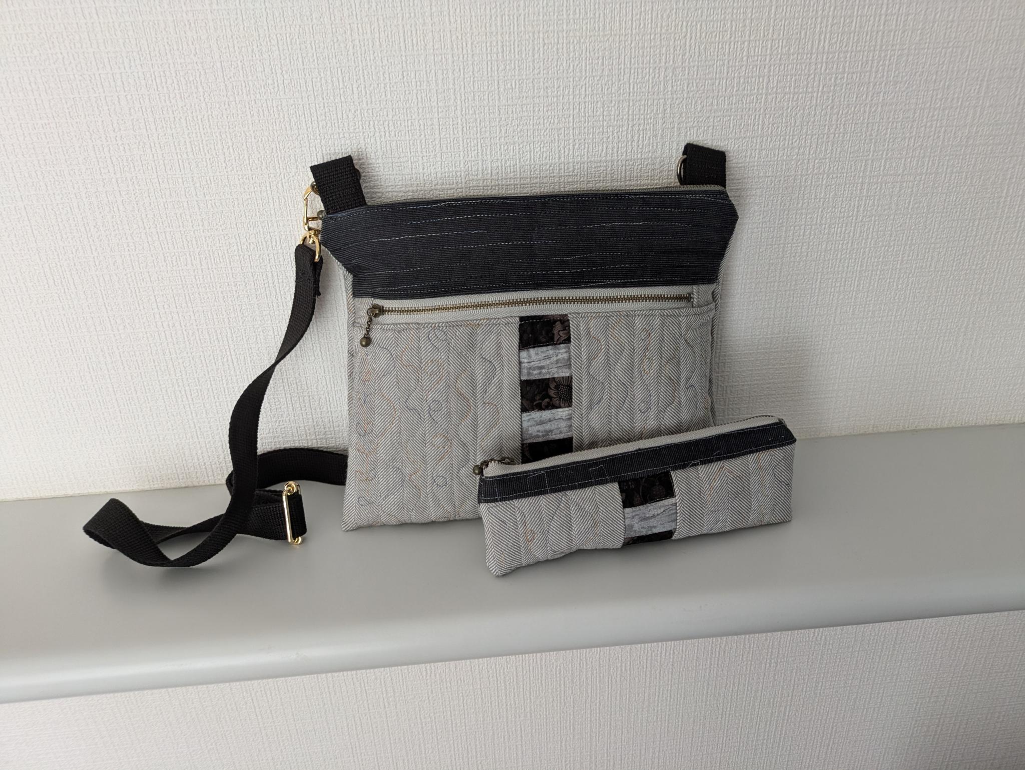 ◆一点物～送料無料◆コットン～パッチワークキルトサコッシュ＆スリムペンケースセット