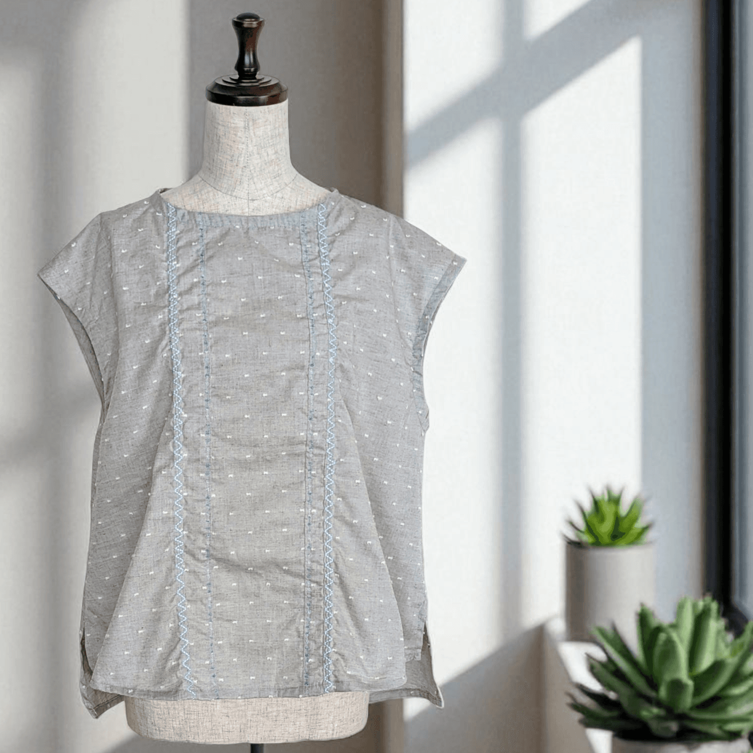 【オーガニックコットンに涼しげなステッチがポイント】レディース～フリーサイズ～フレンチスリーブ・ボトルネックブラウス