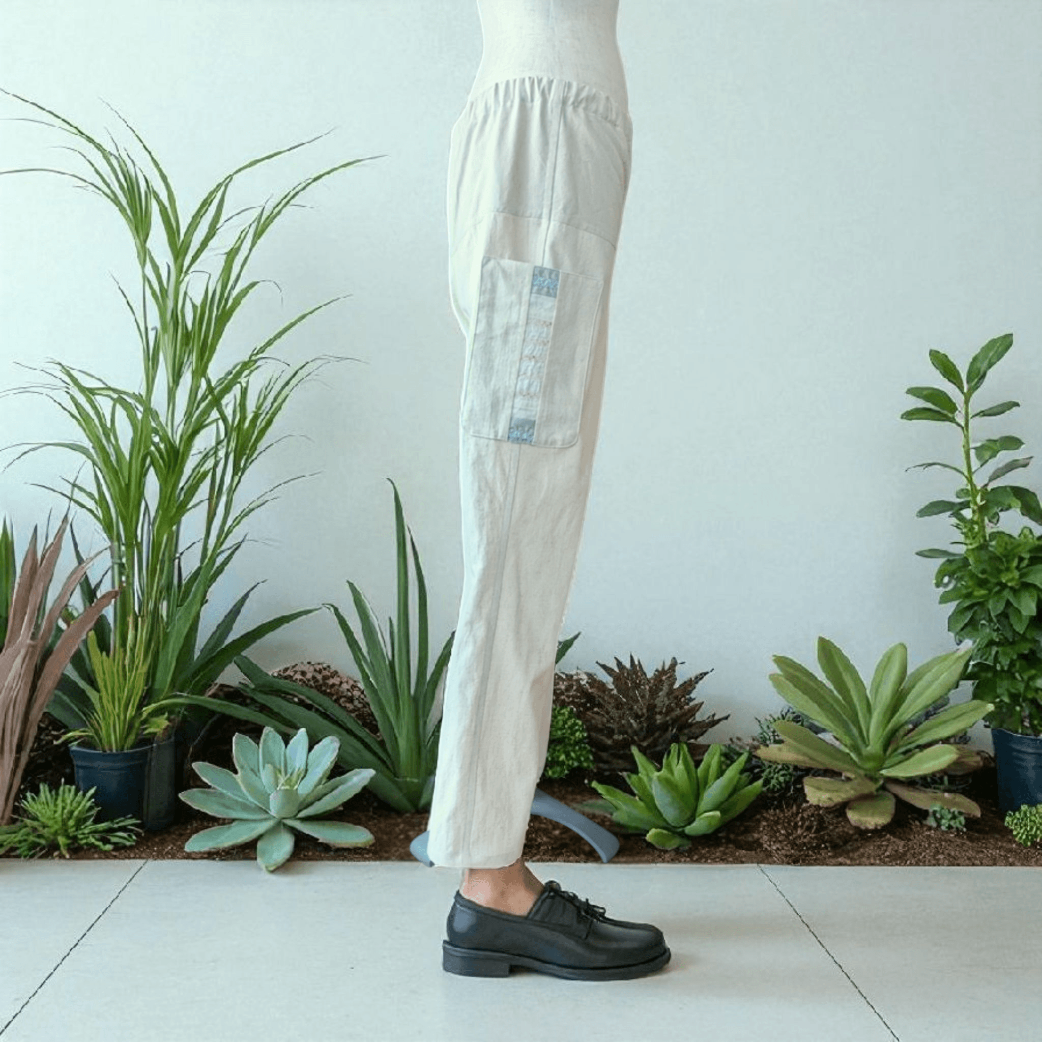 すっきりさわやか~サイドポケットがポイント【綿麻キャンバス】スリムカーゴパンツ1枚目の画像